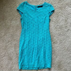 • limited lace dress •